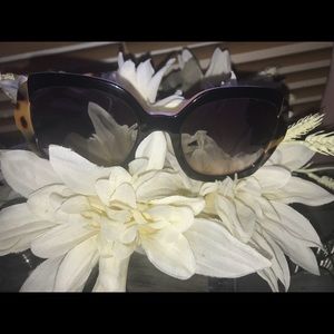 REAL AUTHENTIC PRADA SUNGGLASSES (Women)